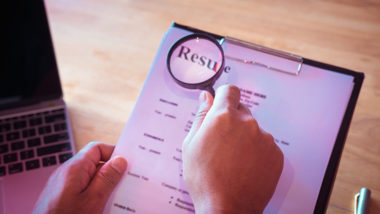 resume action words